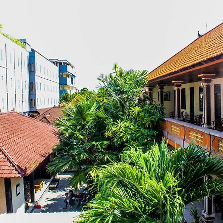Lolo Beach Inn Legian Exterior foto