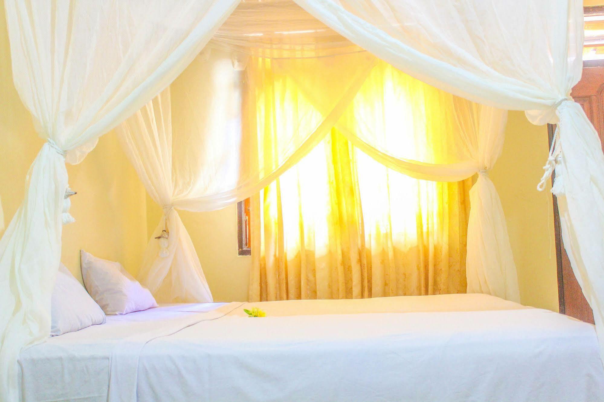 Lolo Beach Inn Legian Exterior foto